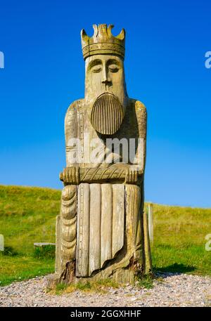 Large wooden sculpture of Lewis Chessman at Ardroil Beach, Uig Sands, Isle of Lewis, Outer Hebrides, Scotland, UK Stock Photo