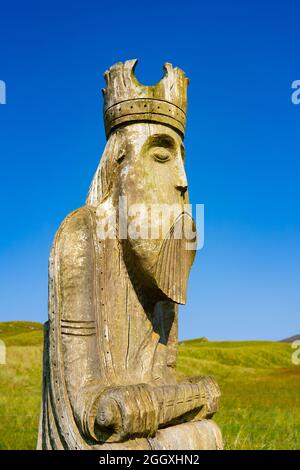 Large wooden sculpture of Lewis Chessman at Ardroil Beach, Uig Sands, Isle of Lewis, Outer Hebrides, Scotland, UK Stock Photo