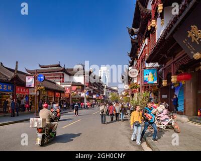 29 November 2018: Shopping in busy Nanjing Road West, with crowds of people enjoying the heritage area. Clear blue sky. Stock Photo