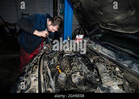 Open real car engines in the repair phase in a car mechanic shop Stock ...