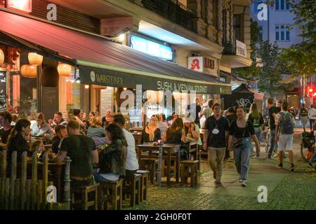 Gastronomie und Ausgehen in Coronazeiten, Schlesisches Tor, Kreuzberg, Friedrichshain-Kreuzberg, Berlin, Deutschland Stock Photo