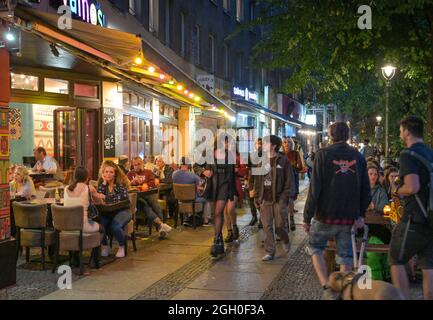 Gastronomie und Ausgehen in Coronazeiten, Schlesisches Tor, Kreuzberg, Friedrichshain-Kreuzberg, Berlin, Deutschland Stock Photo