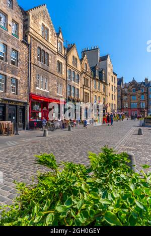 View of cafes and restaurants on the Grassmarket, Edinburgh, Lothian, Scotland, United Kingdom, Europe Stock Photo