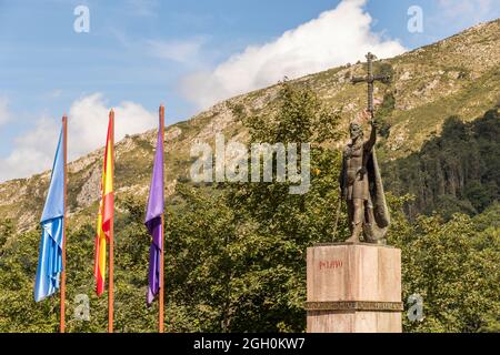 Cangas de Onis, Spain. Monumento to King Don Pelayo (Pelagius of Asturias) with the Cruz de la Victoria (Victory Cross) in Covadonga Stock Photo