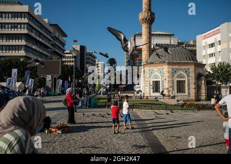 Izmir, Izmir, Turkey. 4th Sep, 2021. People at the Konak Sqauare in a sunny weekend of September. In a few weeks weather will be colder. Because of this tthose are the last warm days to spend with activities outside for people of Izmir. Most of this busy square is occupied by the Governorate (Governor's Konak) of Izmir Province, the City Hall of Izmir Metropolitan Municipality, the Central Bus Station, and the YalÄ° Mosque. At the center of the square is the Ä°zmir Clock Tower, an old landmark built in 1901. The square is also near KemeraltÄ°, Izmir's major market (bazaar) district. At t Stock Photo