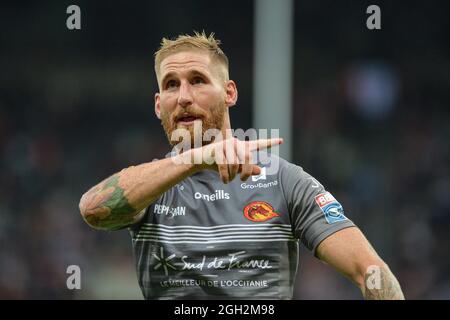 Newcastle, England - 4 September 2021 - Sam Tomkins of Catalan Dragons acknowledges fans the Rugby League Betfred Super League Magic Weekend St. Helens vs Catalan Dragons at St James' Park Stadium, Newcastle, UK Credit: Dean Williams/Alamy Live News Stock Photo