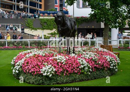 Ascot, Berkshire, UK. 4th September, 2021. Racegoers enjoying the second day of the September Racing Weekend at Ascot Racecourse. Credit: Maureen McLean/Alamy Stock Photo