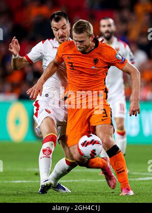 EINDHOVEN, NETHERLANDS - SEPTEMBER 4: Stefan Mugosa of Montenegro and Matthijs de Ligt of the Netherlands battle for possession during the 2022 FIFA World Cup Qualifier match between Netherlands and Montenegro at the Philips Stadion on September 4, 2021 in Eindhoven, Netherlands (Photo by Herman Dingler/Orange Pictures) Credit: Orange Pics BV/Alamy Live News Stock Photo