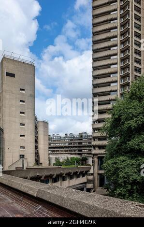 shakespeare tower and defoe house in the barbican residential estate ...