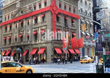 New York, USA - November 20: Intersection of East 52th and 5th street, Cartier's shop in New York city Stock Photo