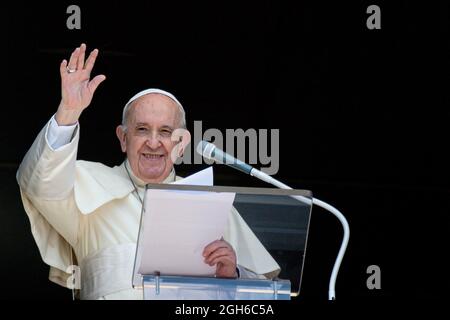 Rome, Italy. 05th Sep, 2021. September 5, 2021 : Pope Francis greets the crowd of faithful as he leads the Angelus noon prayer in St. Peter's Square in the Vatican. Credit: Independent Photo Agency/Alamy Live News Stock Photo