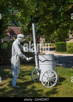Life-size sculptures by Marc Bertrand and Claude Grollimund in the gardens of the Mairie / Town Hall in Eguzon-Chantome, Indre (36), France. Stock Photo