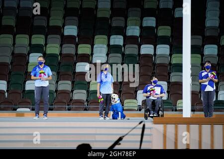 The volunteers of the Games, SEPTEMBER 5, 2021 : Tokyo 2020 Paralympic Games Closing Ceremony at the Olympic stadium in Tokyo, Japan. Credit: SportsPressJP/AFLO/Alamy Live News Stock Photo