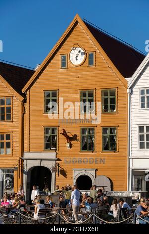 Bryggen, aka Tyskebryggen, is a series of Hanseatic heritage commercial buildings lining up the eastern side of the Vågen harbour in Bergen, Norway Stock Photo