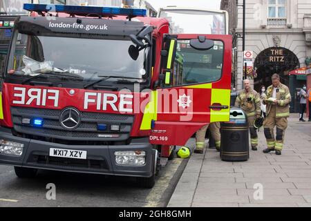 London, UK, 6 September 2021: The fire brigade were called out at Green Park station as a fire on the track at Victoria station casues acrid smoke to drift along the line. One staff member was treated for smoke inhalation by paramedics and the Victoria line was closed from Brixton to Warren Street. Anna Watson/Alamy Live News Stock Photo