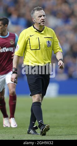 Referee Jon Moss during the Barclays Premier League match at The King Power Stadium.  Photo credit should read: Simon Bellis/Sportimage via PA Images Stock Photo