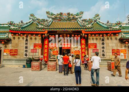 Bangkok, Thailand - January 17,2020.Thai women and men coming to Chinese Buddhist temple for celebration,burning incense sticks,praying,meditating.Rel Stock Photo