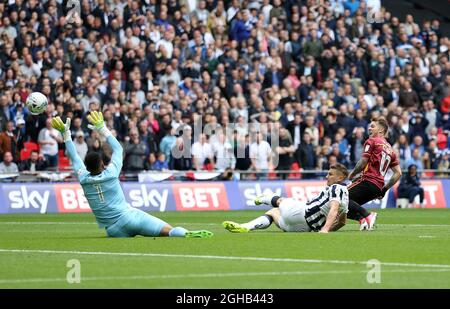 Bradford's Billy Clarke sees his shot saved by Millwall's Jordan Archer during the League One Play-Off Final match at Wembley Stadium, London. Picture date: May 20th, 2017. Pic credit should read: David Klein/Sportimage via PA Images Stock Photo