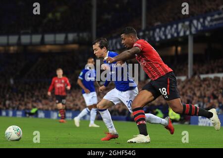 Bernard of Everton battles with Mario Lemina of Southampton - Everton v Southampton, Carabao Cup, Third Round, Goodison Park, Liverpool - 2nd October 2018 Stock Photo