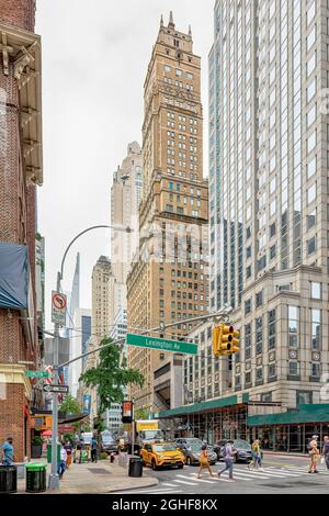 465 Park Avenue, Ritz Tower, designed by Emery Roth and Thomas Hastings. The first residential skyscraper in New York, introduced setback terraces. Stock Photo