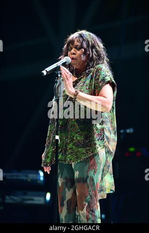 Miramar, Florida, USA. 03rd Sep, 2021. Deniece Williams performs on stage during 'Classically Yours' The Superstars of Soul & R&B at Miramar Regional Park Amphitheater on September 03, 2021 in Miramar, Florida. Credit: Mpi10/Media Punch/Alamy Live News Stock Photo