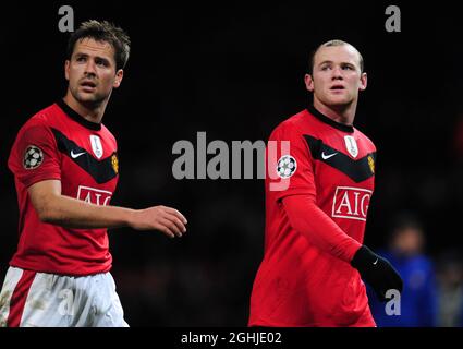 Manchester United footballers Wayne Rooney (L) and Rio Ferdinand arrive ...