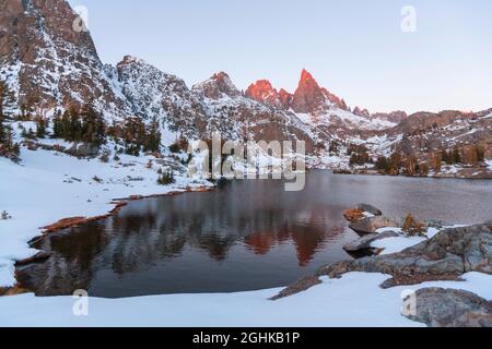 Hike to beautiful  Minaret Lake, Ansel Adams Wilderness, Sierra Nevada, California,USA.Autumn season. Stock Photo