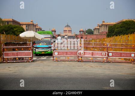 View of the Rashtrapati Bhawan building on Rajpath with traffic barriers in the foreground. Stock Photo