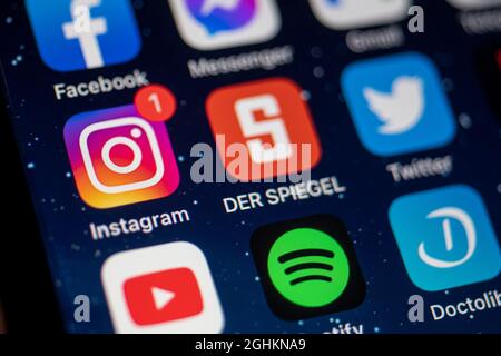 Berlin, Germany. 28th Apr, 2021. On the screen of a smartphone sees different apps. Credit: Fabian Sommer/dpa/Alamy Live News Stock Photo