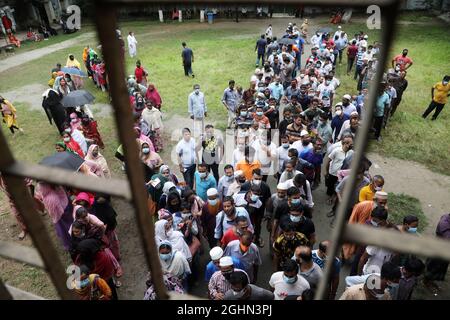 Persons attend at Mohammadpur High School  to receive The second dose against Covid-19 disease,as booster to avoid the risk of being infected  during  the Corona national mass vaccination campaign. The program started simultaneously across the country on Tuesday  at 9 am. On September 9, 2021 in Dhaka, Bangladesh. (Photo by Maruf Rahman  / Eyepix Group) Stock Photo