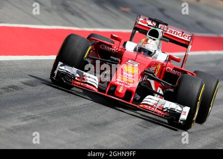 Sebastian Vettel (GER) Ferrari SF16-H practices a pit stop. Formula One ...