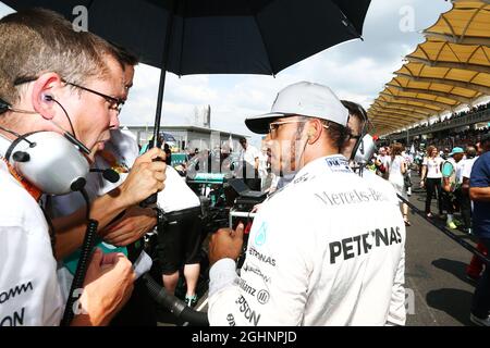 Lewis Hamilton (GBR) Mercedes AMG F1 on the grid.  Malaysian Grand Prix, Saturday 2nd October 2016. Sepang, Kuala Lumpur, Malaysia.  02.10.2016. Formula 1 World Championship, Rd 16, Malaysian Grand Prix, Sepang, Malaysia, Sunday.  Photo credit should read: XPB/Press Association Images. Stock Photo