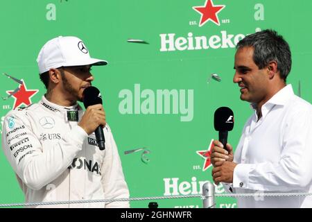 (L to R): Lewis Hamilton (GBR) Mercedes AMG F1 on the podium with Juan Pablo Montoya (COL).  30.10.2016. Formula 1 World Championship, Rd 19, Mexican Grand Prix, Mexico City, Mexico, Race Day.  Photo credit should read: XPB/Press Association Images. Stock Photo