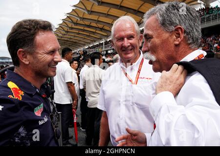 (L to R): Christian Horner (GBR) Red Bull Racing Team Principal with Dr Helmut Marko (AUT) Red Bull Motorsport Consultant and Chase Carey (USA) Formula One Group Chairman on the grid.  01.10.2017. Formula 1 World Championship, Rd 15, Malaysian Grand Prix, Sepang, Malaysia, Sunday.  Photo credit should read: XPB/Press Association Images. Stock Photo