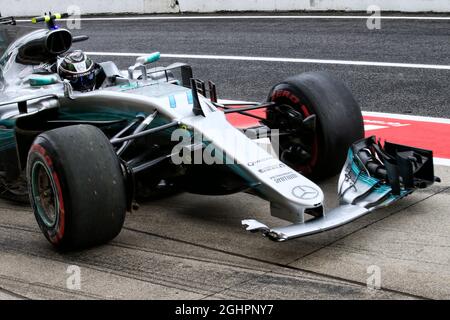 Valtteri Bottas (FIN) Mercedes AMG F1 W08 with a broken front wing in the third practice session.  07.10.2017. Formula 1 World Championship, Rd 16, Japanese Grand Prix, Suzuka, Japan, Qualifying Day.  Photo credit should read: XPB/Press Association Images. Stock Photo