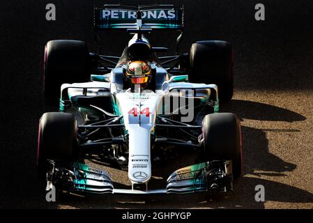 Lewis Hamilton (GBR) Mercedes AMG F1 W08. Abu Dhabi Grand Prix, Saturday 25th November 2017. Yas Marina Circuit, Abu Dhabi, UAE. Stock Photo