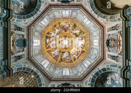 Dome with fresco and marble incrustations in the Mausoleum of the Medici Grand Dukes, Capella dei Principi, Cappelle Medicee, Medici Chapels, San Stock Photo