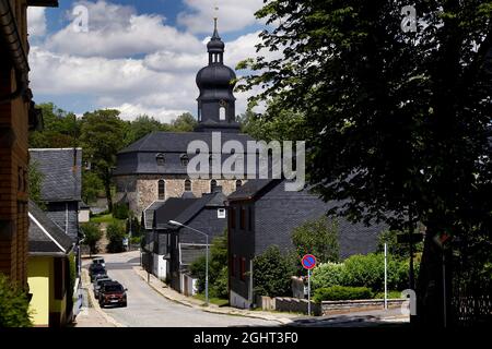 View of the town, church with onion-roofed tower, slate-roofed houses, slate town, slate, roofing slate, Blue Gold, Thuringian-Franconian Slate Stock Photo