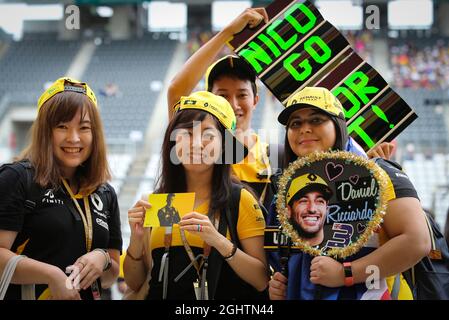 Circuit atmosphere - Renault F1 Team fans.  10.10.2019. Formula 1 World Championship, Rd 17, Japanese Grand Prix, Suzuka, Japan, Preparation Day.  Photo credit should read: XPB/Press Association Images. Stock Photo