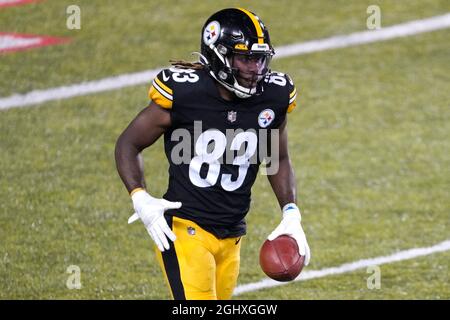 Pittsburgh Steelers wide reciever Anthony Miller (17) runs for the play  during an NFL football game against the Cincinnati Bengals, Sunday, Nov. 28,  2021, in Cincinnati. (AP Photo/Emilee Chinn Stock Photo - Alamy