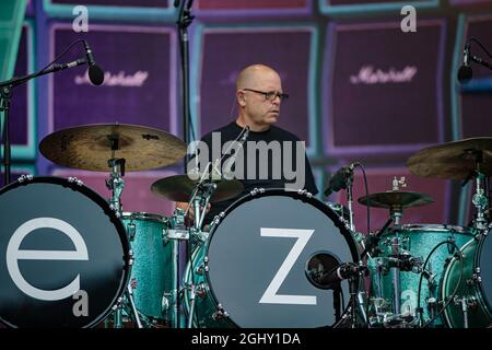 Seattle, WA - SEPTEMBER 06, 2021 : Patrick Wilson of the rock band Weezer performs to a sold out crowd during the Hella Mega Tour at T-Mobile Park on September 06, 202 1 in Seattle, Washington. Photo Xander Deccio/imageSPACE/MediaPunch Stock Photo