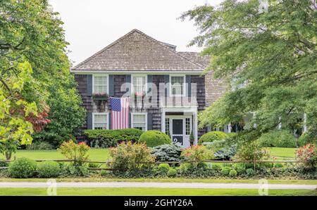 Private home in East Hampton, NY displaying an American Flag Stock Photo