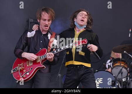 Napa, USA. 05th Sep, 2021. (L-R) Daniel Tichenor and Matt Shultz of Cage The Elephant perform on Day 3 of the 2021 BottleRock Napa Valley Music Festival at Napa Valley Expo on September 05, 2021 in Napa, California. Photo: Casey Flanigan/imageSPACE/Sipa USA Credit: Sipa USA/Alamy Live News Stock Photo