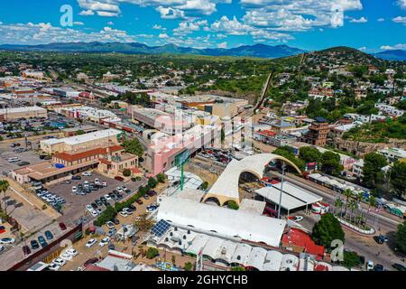 Border wall and gatehouse in Nogales Sonora in Mexico and Nogales Arizona in the United States. Frontier crossing, point of entry of the National Institute of Movement, INM, Nogales Customs - Nogales International Bridge- Nogales Border Port. Heroica Nogales, EU, USA, Border, Garita, border wall, migration. (Photo by Luis Gutierrez / NortePhoto.com)  Muro fronterizo y garita en Nogales Sonora en Mexico y Nogales Arizona en Estados Unidos. Cruce fornterizo, Punto de internacion del Instituto Nacional de Mogracion,  INM, Aduana Nogales - Puente Internacional Nogales-  Puerto Fronterizo Nogales. Stock Photo