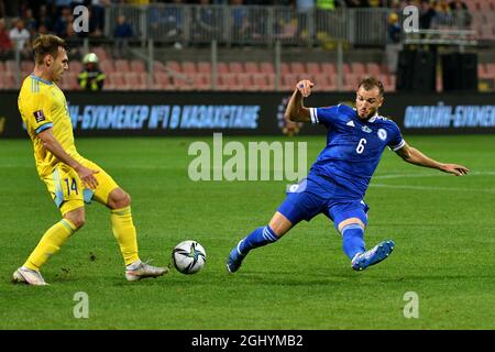 Zenica, Bosnia and Herzegovina (BiH). 7th Sep, 2021. Sinisa Sanicanin (R) of Bosnia and Herzegovina competes against Vladislav Vassiljev of Kazakhstan during the FIFA World Cup Qualifier match between Bosnia and Herzegovina (BiH) and Kazakhstan in Zenica, Bosnia and Herzegovina (BiH), Sep. 7, 2021. Credit: Nedim Grabovica/Xinhua/Alamy Live News Stock Photo