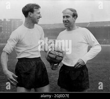 Jackie Charlton, Leeds United centre half (left), talking with his brother Bobby Charlton of Manchester United during a break in training at Stamford Bridge 8th April 1965 Stock Photo