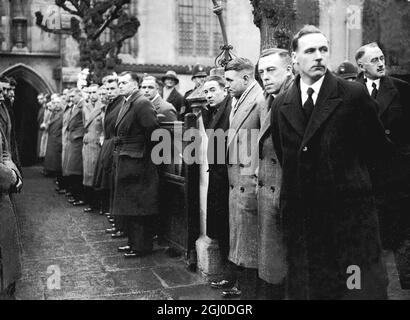 The funeral of Sir Herbert Chapman, manager of Arsenal Football Club. Arsenal players attend the service at St.Mary's Church in Hendon. (left to right) Alex James; Eddie Hapgood, Holme and Jack. 10th January 1934 Stock Photo