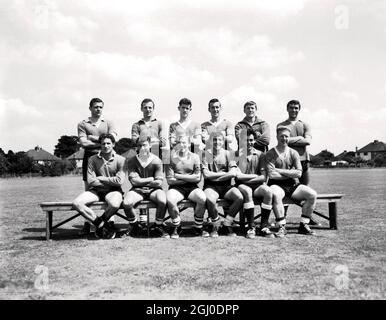 Chelsea Football Team Back row (l-r) P.Sillett; J.Sillett; P. Bonetti; Gibbs; Livesey; Brabrook. Front row (l-r) Mathews; Greaves; Blunstone; Venables; Bradbury; and Evans. 26th September 1960. Stock Photo