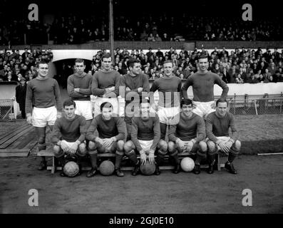Chelsea Football Team Front Row left to right: Albert Murray (outside right), Bobby Tambling (inside right), Barry Bridges (centre forward), Terry Venables (inside left), and F. Blunstone (outside left). Back Row left to right: Ron Harris (right half), Hinton (right back), Upton (left half), John Dunne (goalie), Alan Harris (left half) amd Mortimore (centre half). 21st January 1964. Stock Photo