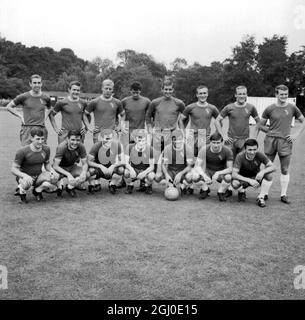Chelsea Football Team Back Row left to right: Marvin Hinton, John Hollins, Ken Shellito, Peter Bonetti, John Dunne, Ron Harris, Alan Harris, and Eddie McCreadie. Front Row left to right: Albert Murray, Bobby Tambling, George Graham, Peter Houseman, Terry Venables, Dennis Brown and Barry Bridges. 26th July 1964. Stock Photo